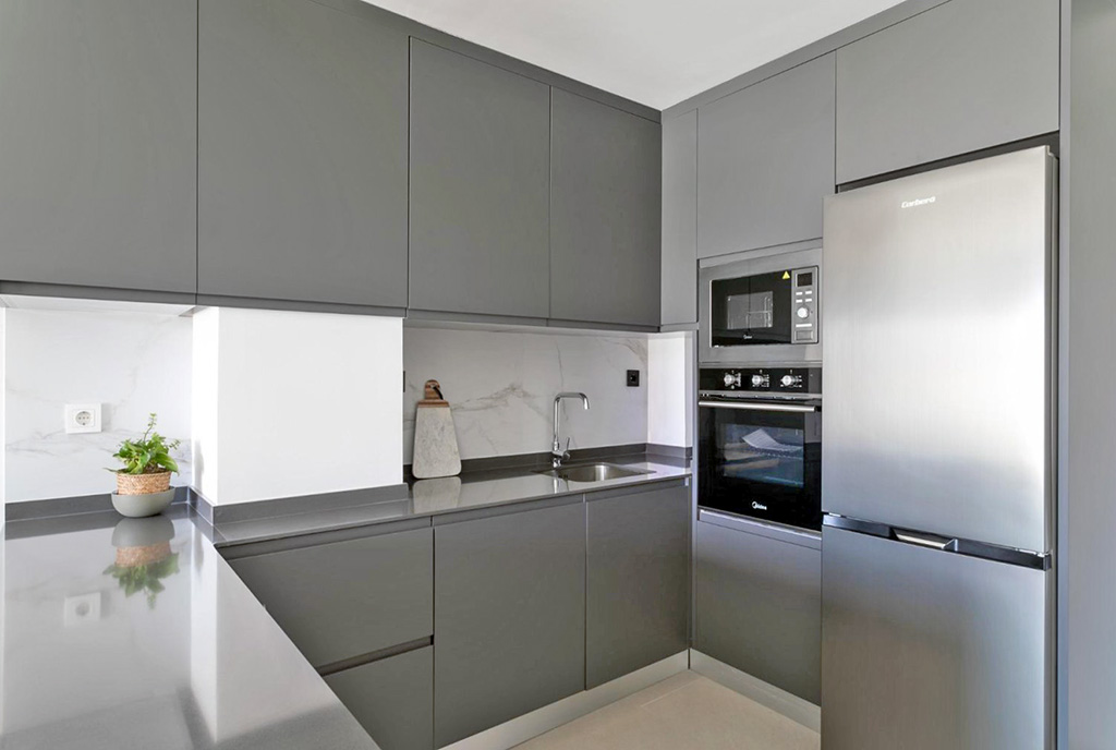 nowoczesna kuchnia w ekskluzywnym apartamencie na sprzedaż Hiszpania (Torrevieja La Mata)