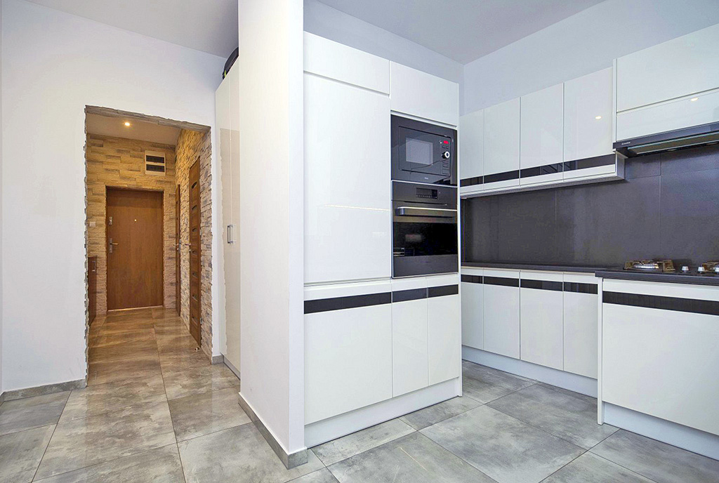 fragment kuchni w ekskluzywnym apartamencie na sprzedaż Katowice (okolice)