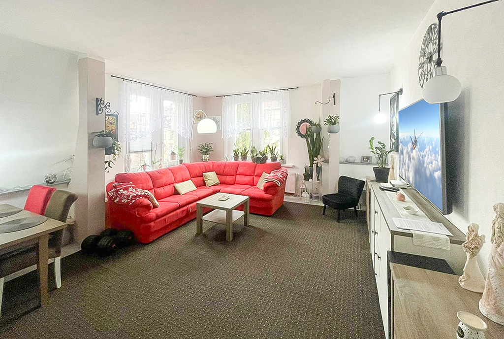 imponujący pokój dzienny w luksusowym apartamencie na sprzedaż Kłodzko