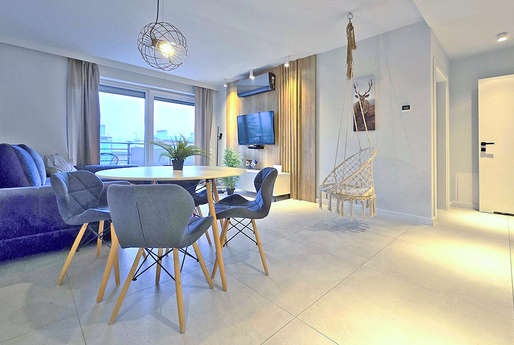 imponujący pokój dzienny w ekskluzywnym apartamencie do sprzedaży Ustroń