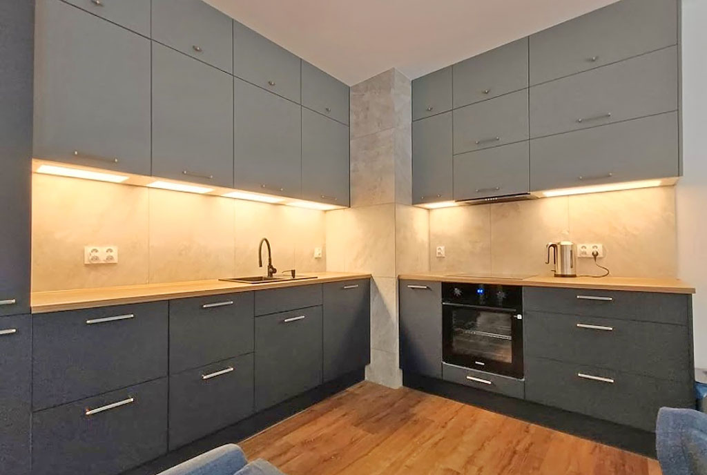 komfortowa kuchnia w luksusowym apartamencie do wynajmu Legnica