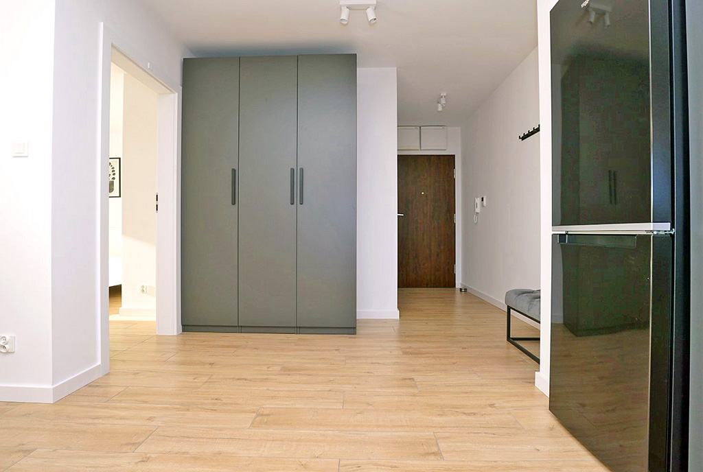 imponujący przedpokój w ekskluzywnym apartamencie na wynajem Piotrków Trybunalski