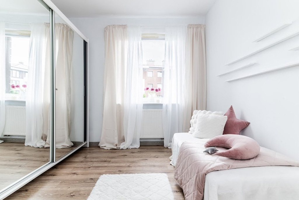 fragment sypialni w luksusowym apartamencie na sprzedaż Gdynia (okolice)