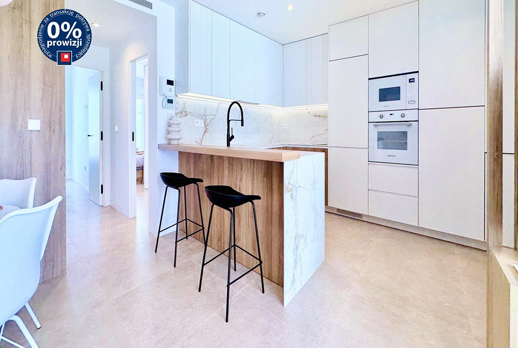 zbliżenie na jadalnię w ekskluzywnym apartamencie na sprzedaż Hiszpania (San Pedro Del Pinatar)