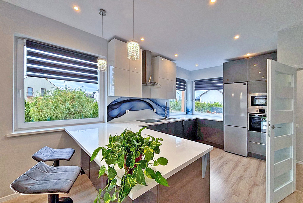 zabudowana kuchnia w luksusowej willi do wynajmu Szczecin (okolice)