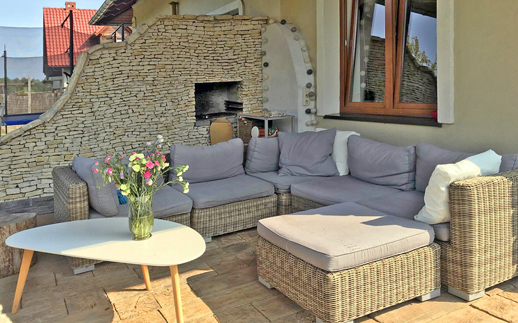 fragment tarasu przy ekskluzywnej willi na sprzedaż Kielce