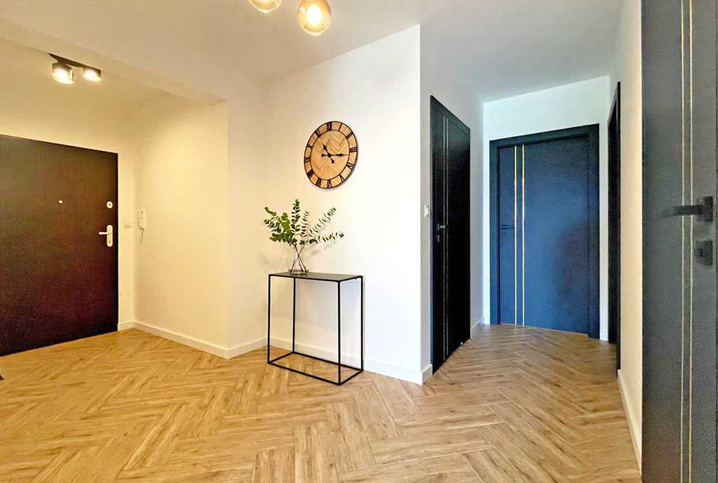 praktyczny korytarz w ekskluzywnym apartamencie na sprzedaż Apartament do sprzedaży Gorzów Wielkopolski