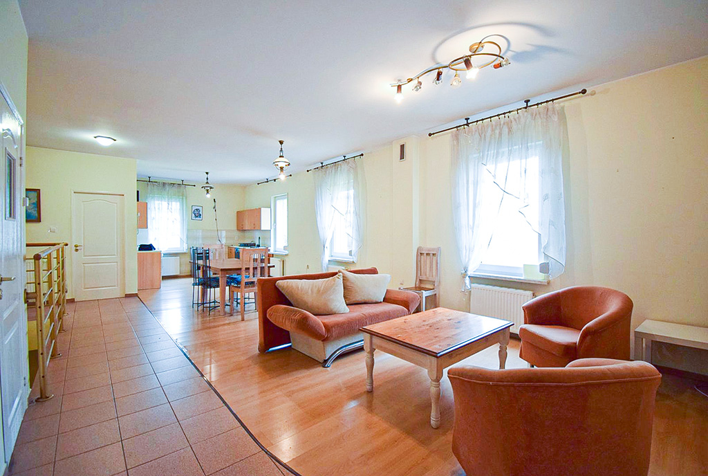 elegancki pokój dzienny w ekskluzywnym apartamencie do sprzedaży Legnica okolice