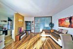 komfortowy pokój gościnny w ekskluzywnym apartamencie do sprzedaży Wrocław okolice)