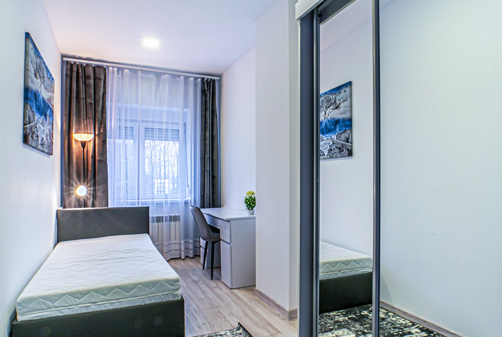 widok na sypialnię w ekskluzywnym apartamencie na wynajem Bolesławiec