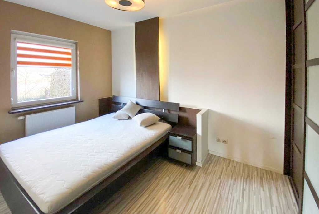 fragment sypialni w ekskluzywnym apartamencie na wynajem Szczecin (okolice)