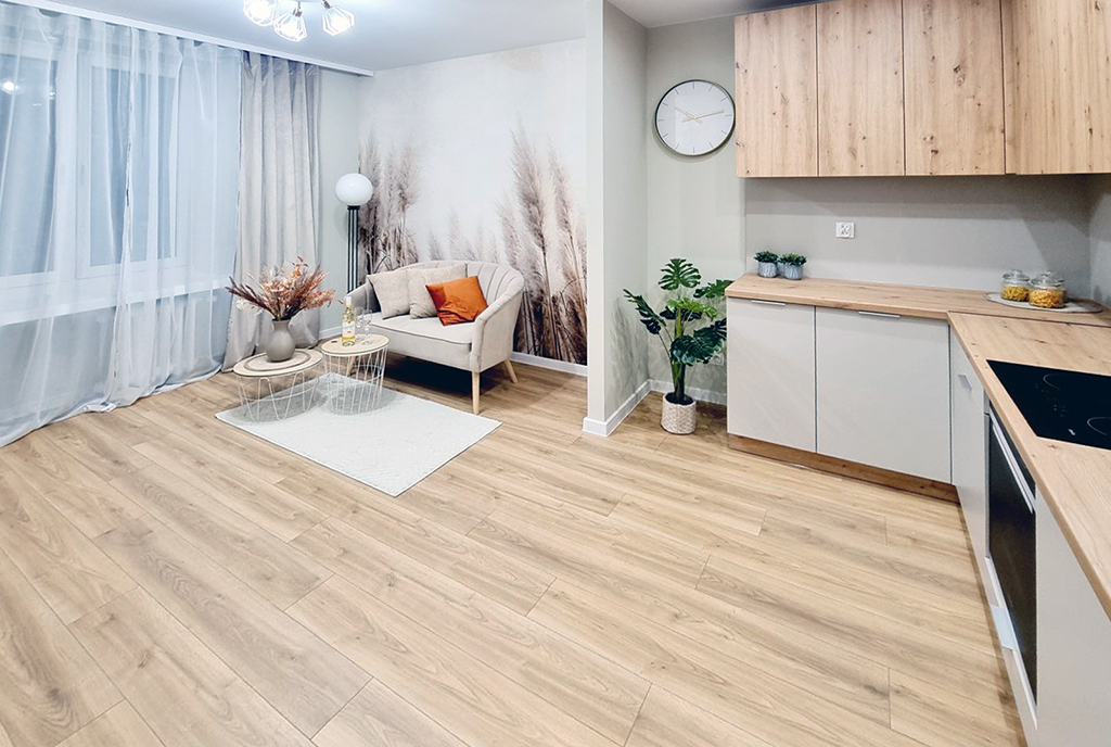 po lewej salon, po prawej aneks kuchenny w ekskluzywnym apartamencie do sprzedaży Mielec