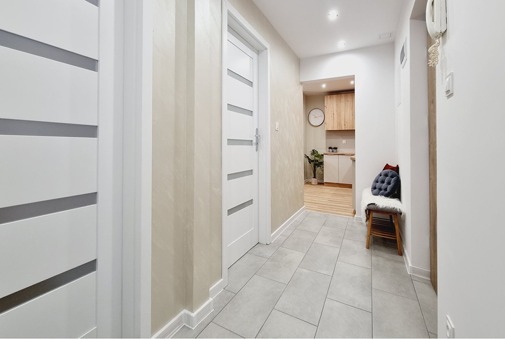 funkcjonalny przedpokój w luksusowym apartamencie na sprzedaż Mielec