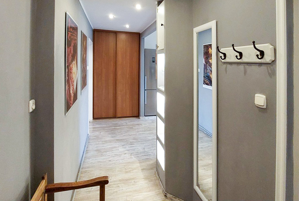 praktyczny przedpokój w ekskluzywnym apartamencie na sprzedaż Szczecin