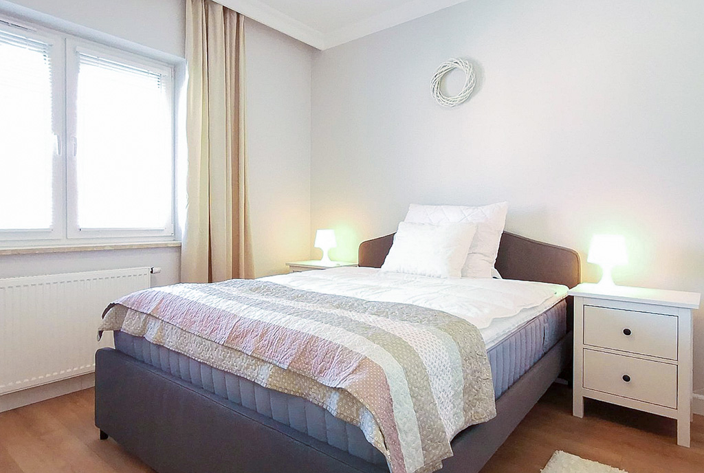 zaciszna sypialnia w ekskluzywnym apartamencie na wynajem Słupsk