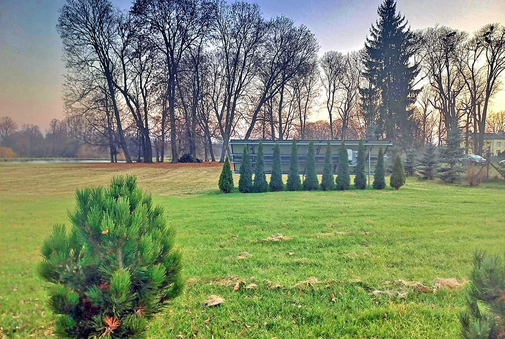 zadbana i zagospodarowana działka wokół ekskluzywnego dworu na sprzedaż lubelskie