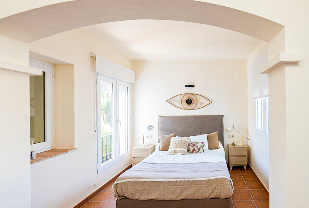 fragment sypialni w ekskluzywnym domu na sprzedaż Ekskluzywny dom na sprzedaż Hiszpania (Murcia)