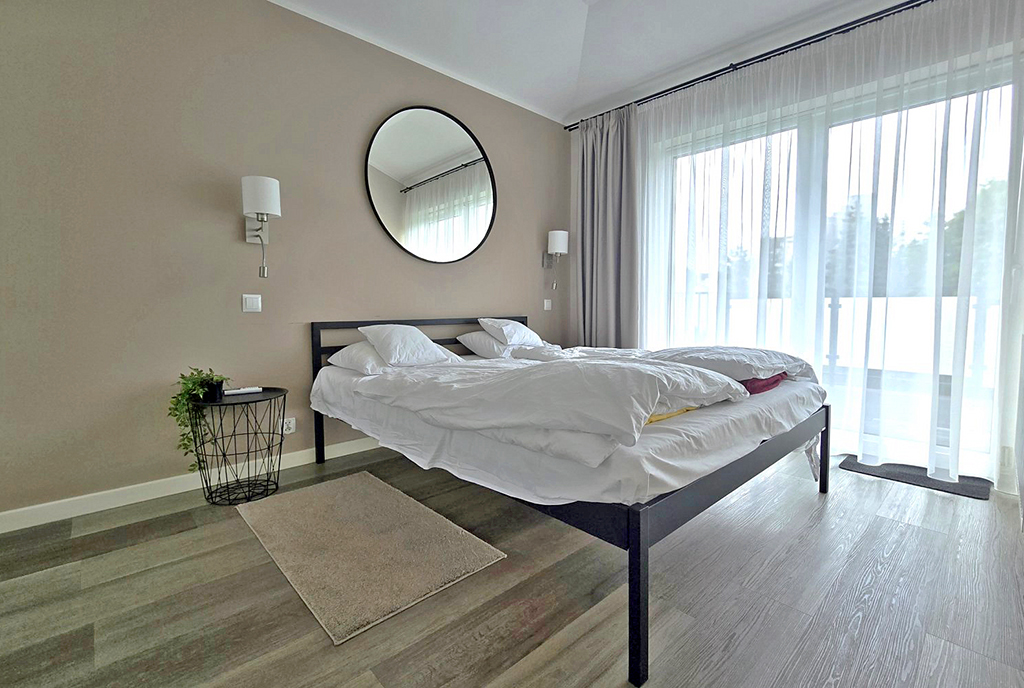 zaciszna sypialnia w ekskluzywnej willi na sprzedaż Bielsko-Biała okolice)