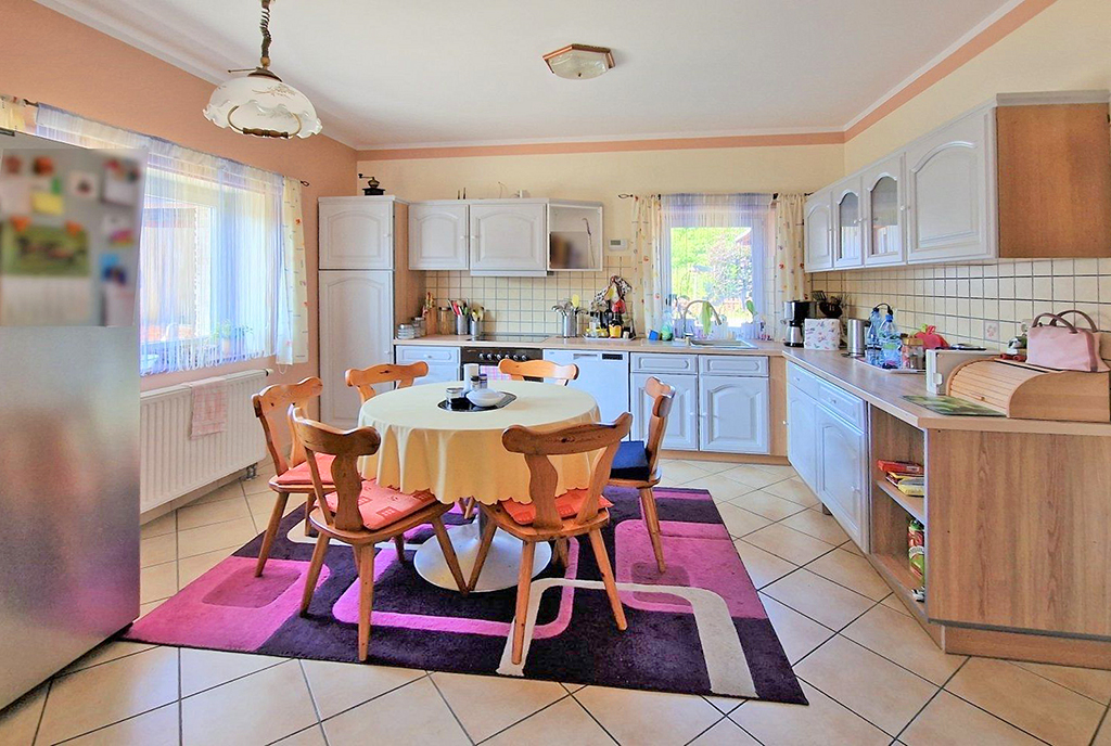 gustownie zaaranżowana kuchnia w ekskluzywnej willi na sprzedaż Bielsko-Biała okolice)