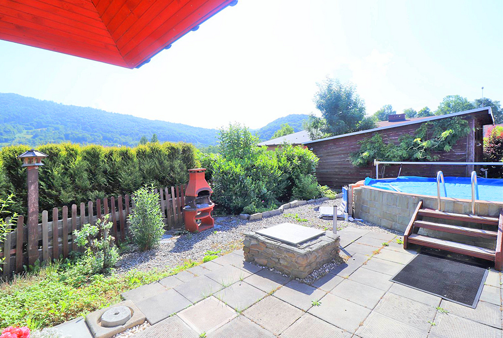 słoneczny taras oraz basen przy luksusowej willi na sprzedaż Bielsko-Biała okolice)