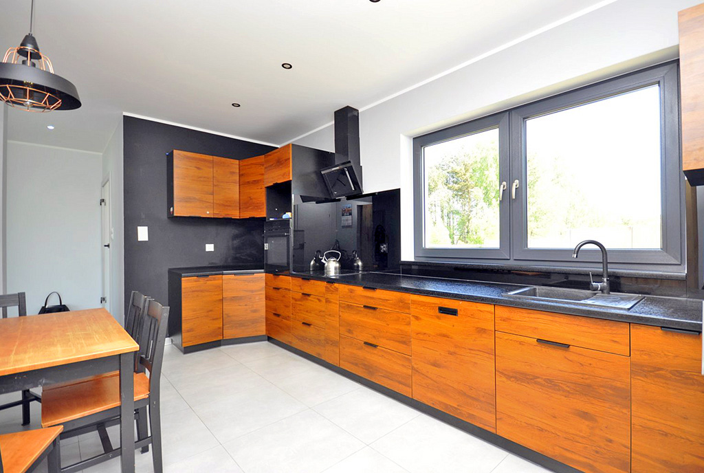 zbliżenie na kuchnię w luksusowej willi na sprzedaż Gdynia (okolice)