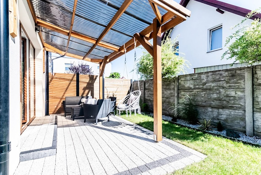 fragment tarasu w ekskluzywnej willi na sprzedaż Gdynia (okolice)