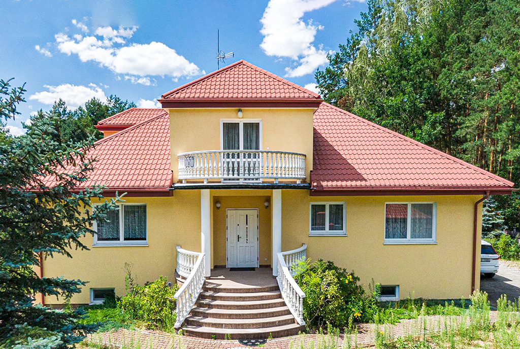 reprezentacyjne wejście do ekskluzywnej willi do sprzedaży Warszawa okolice