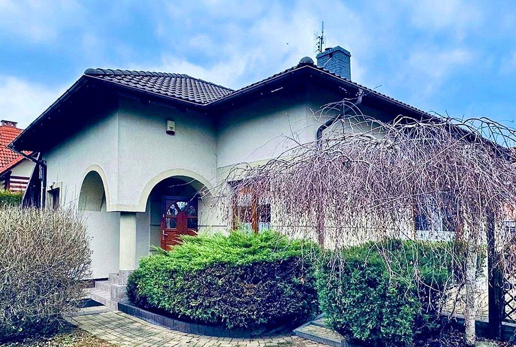 nowoczesna bryła ekskluzywnej willi na wynajem Gdańsk okolice