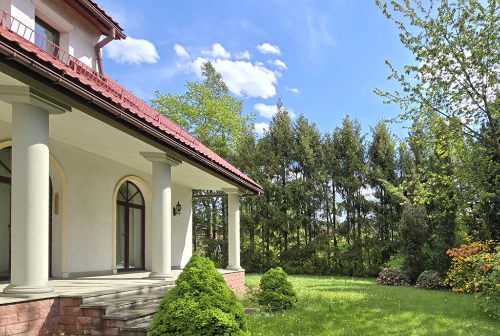 fragment tarasu i działka wokół ekskluzywnej willi na sprzedaż Bielsko-Biała okolice)