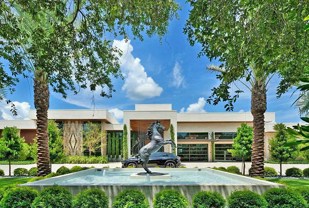 frontowa elewacja ekskluzywnej willi na sprzedaż Florida (Stany Zjednoczone Ameryki)