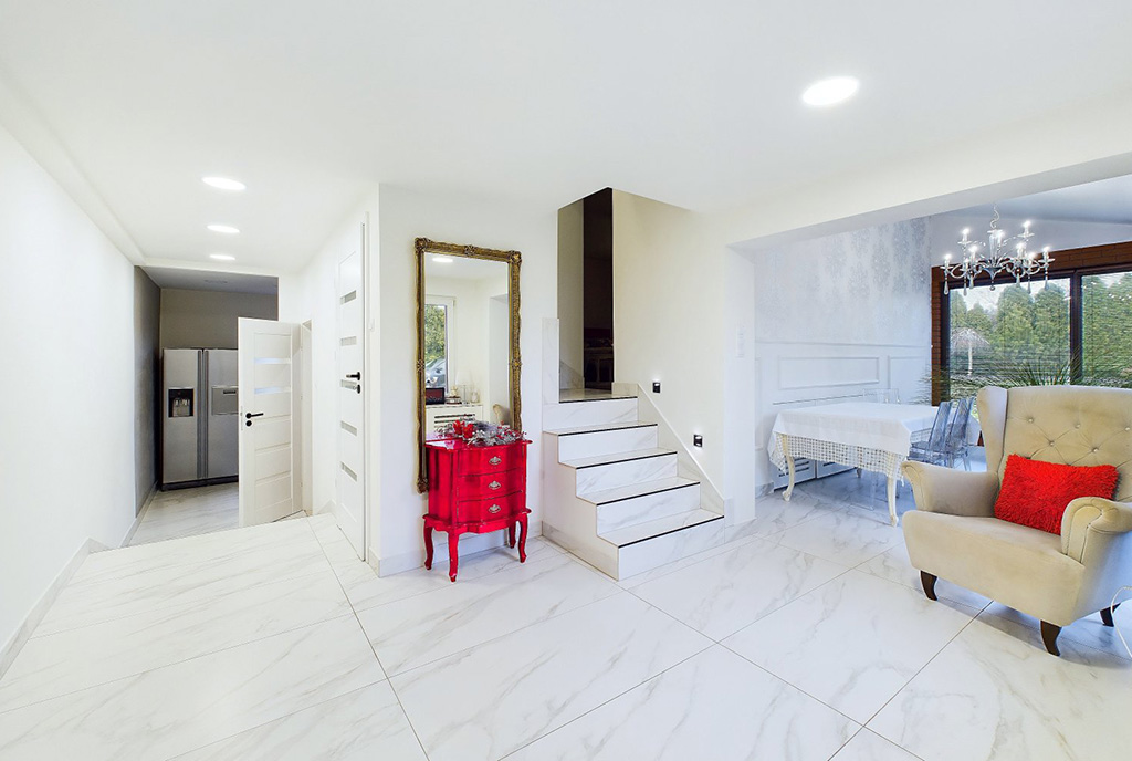 funkcjonalnry przedpokój w luksusowej willi na sprzedaż Kalisz