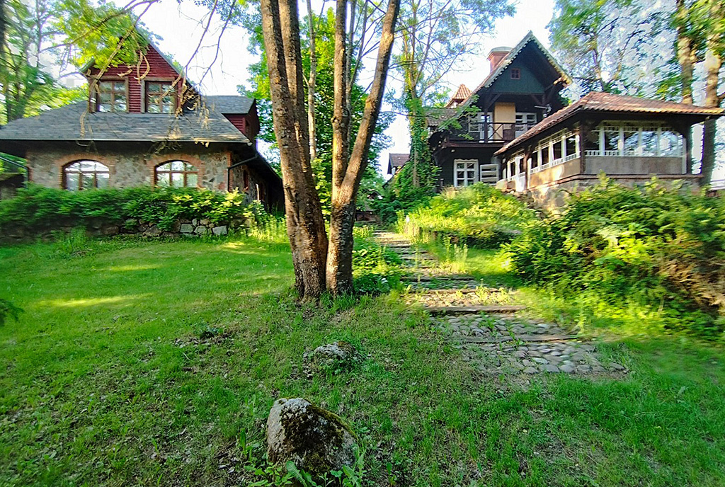 zagospodarowana działka wokół ekskluzywnej willi na sprzedaż Mazury