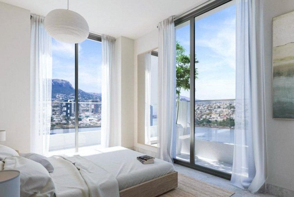 widok na sypialnię w luksusowym apartamencie do wynajmu Hiszpania Calpe