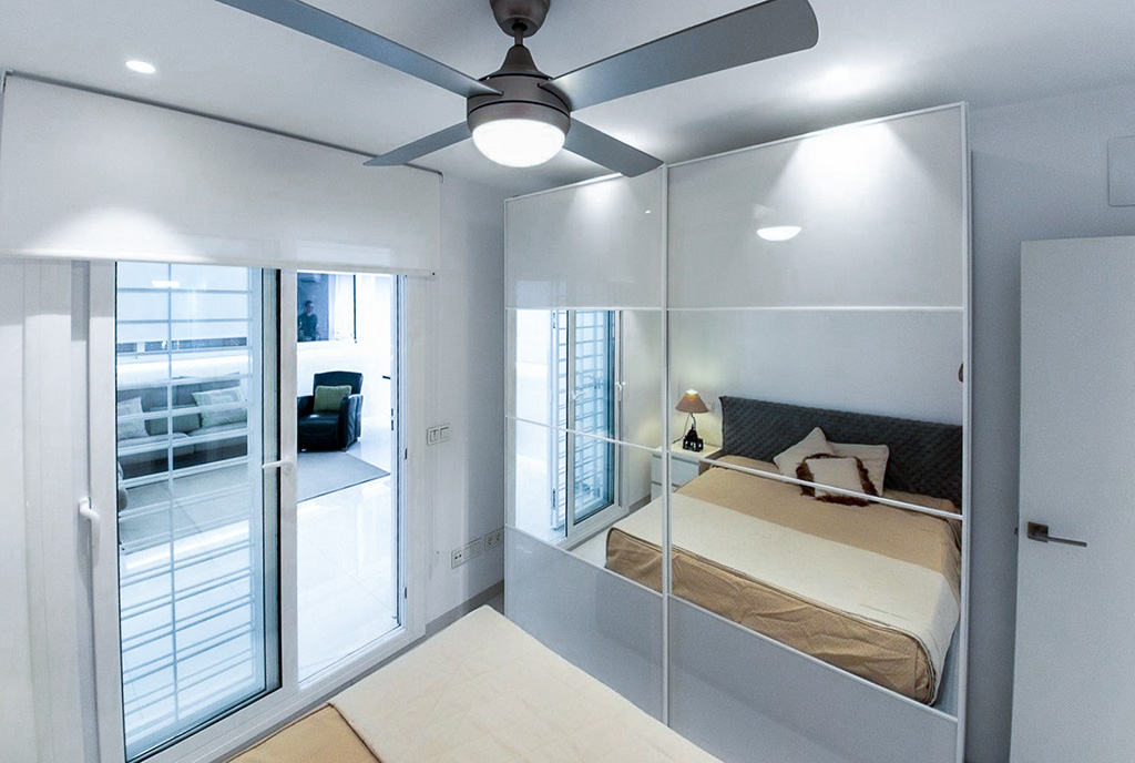 zaciszna sypialnia w ekskluzywnym apartamencie na sprzedaż Hiszpania La Marina