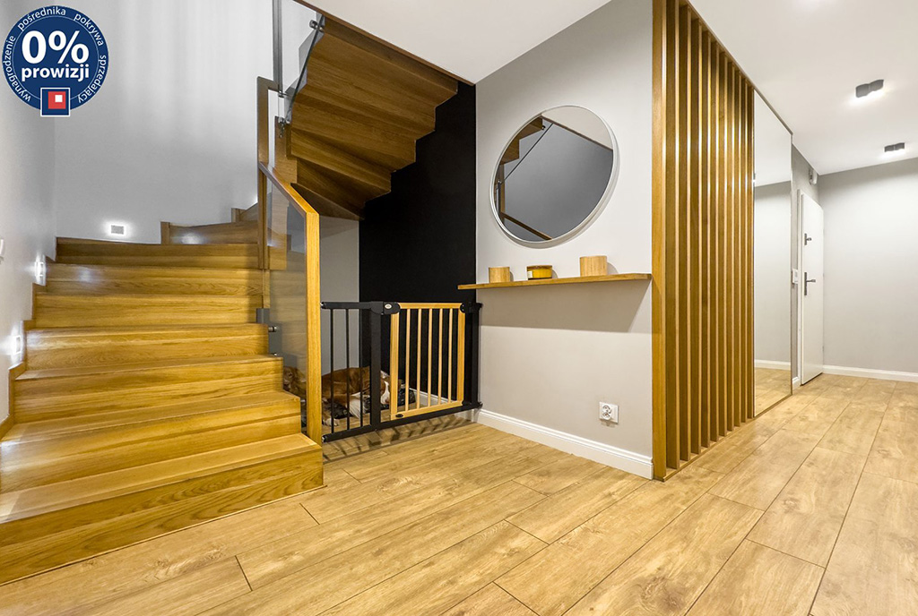 zadbany przedpokój w ekskluzywnym apartamencie na sprzedaż Katowice okolice