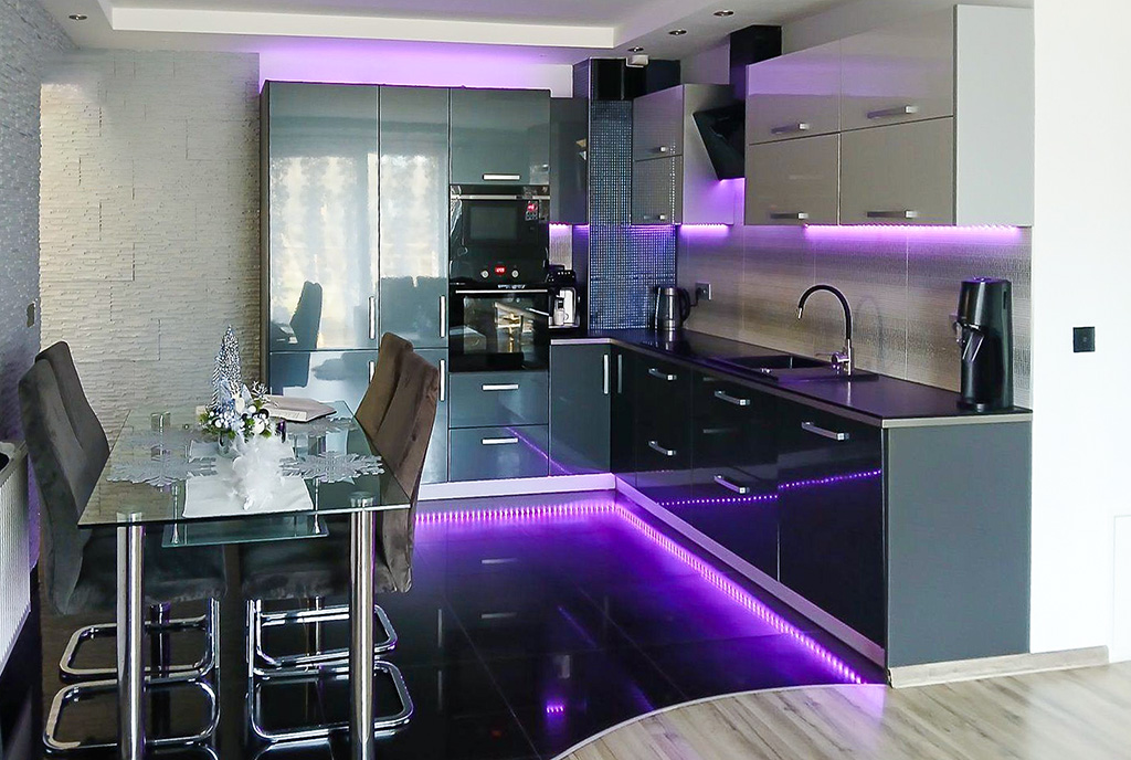 futurystyczne oświetlenie w luksusowym apartamencie na sprzedaż Wałbrzych okolice