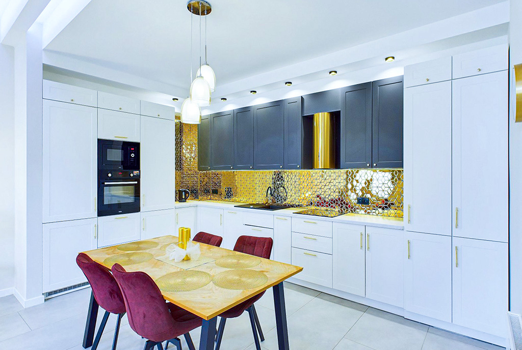 zbliżenie na jadalnię i kuchnię w ekskluzywnym apartamencie na sprzedaż Zielona Góra