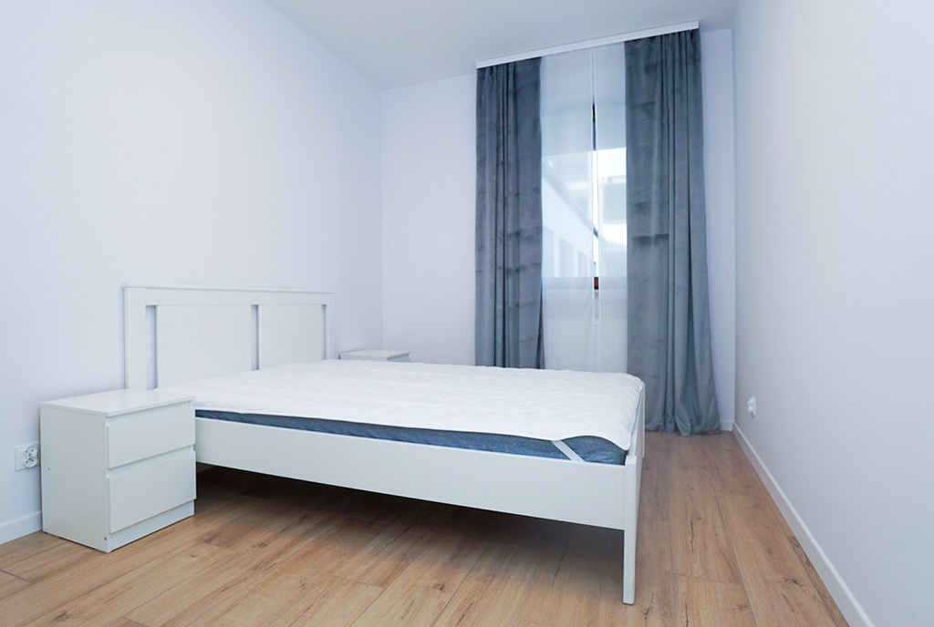 na zdjęciu sypialnia w ekskluzywnym apartamencie na wynajem Piotrków Trybunalski
