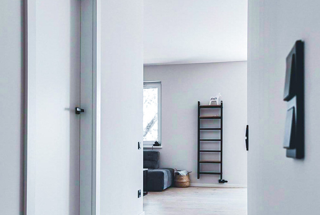 widok holu na wnętrze ekskluzywnego apartamentu na sprzedaż Bielsko-Biała okolice