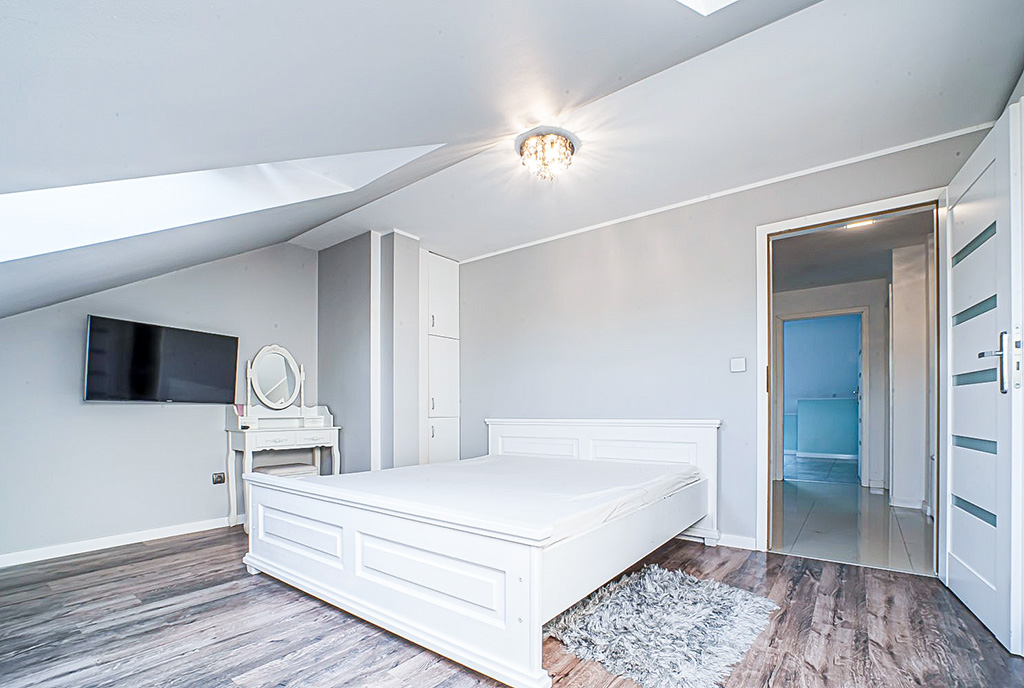 elegancka sypialnia w ekskluzywnym apartamencie na sprzedaż Bolesławiec