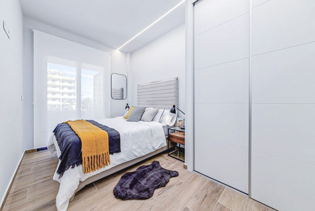 fragment jednego z pokoi w luksusowym apartamencie na sprzedaż Hiszpania Arenales del Sol