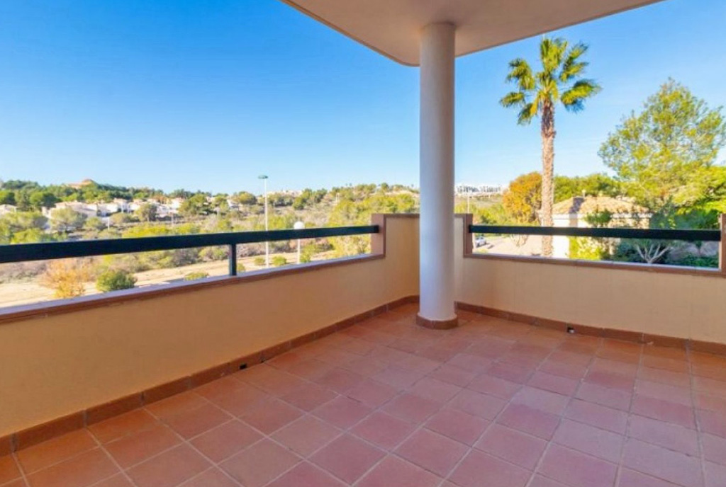 imponujący taras przy ekskluzywnym apartamencie na sprzedaż Hiszpania Orihuela Costa