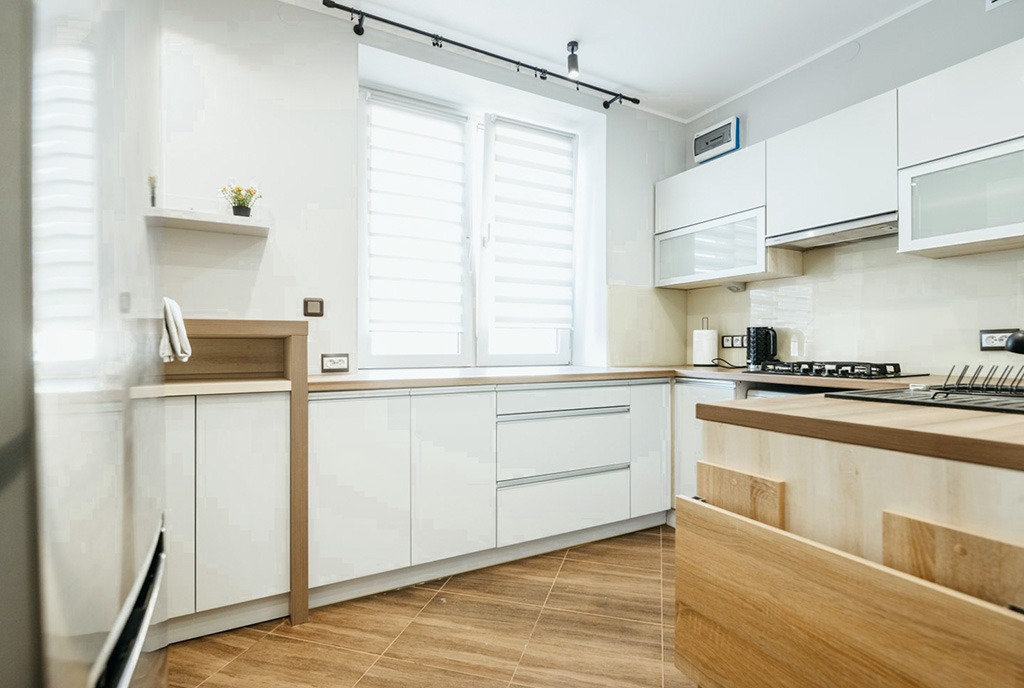 fragment kuchni w luksusowym apartamencie na sprzedaż Kalisz