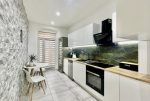 fragment kuchni w luksusowym apartamencie na sprzedaż Słupsk