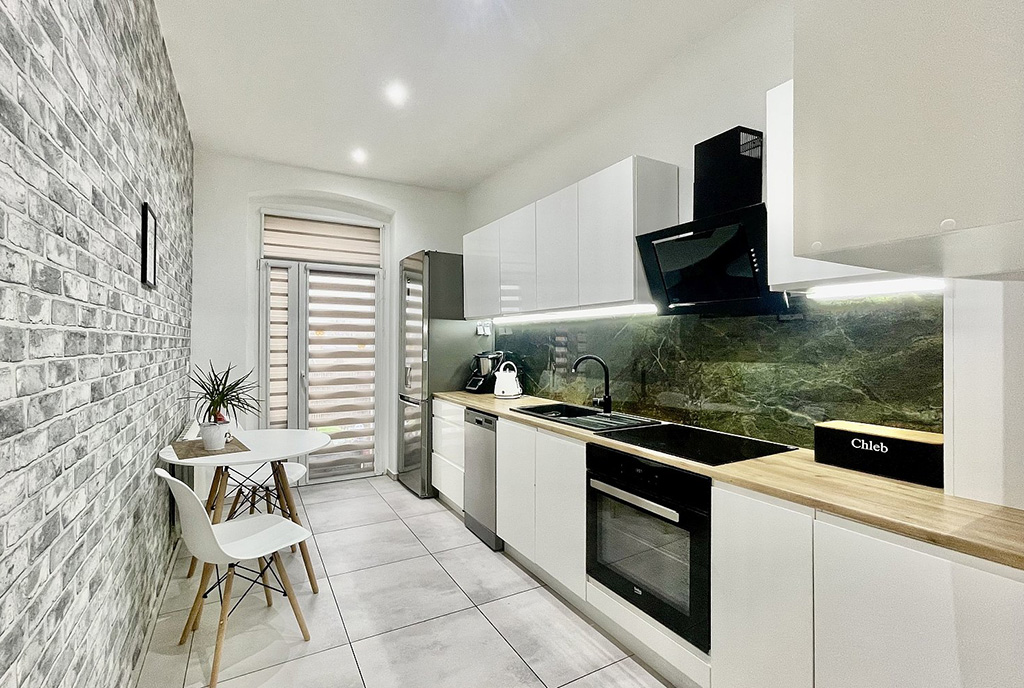 fragment kuchni w luksusowym apartamencie na sprzedaż Słupsk