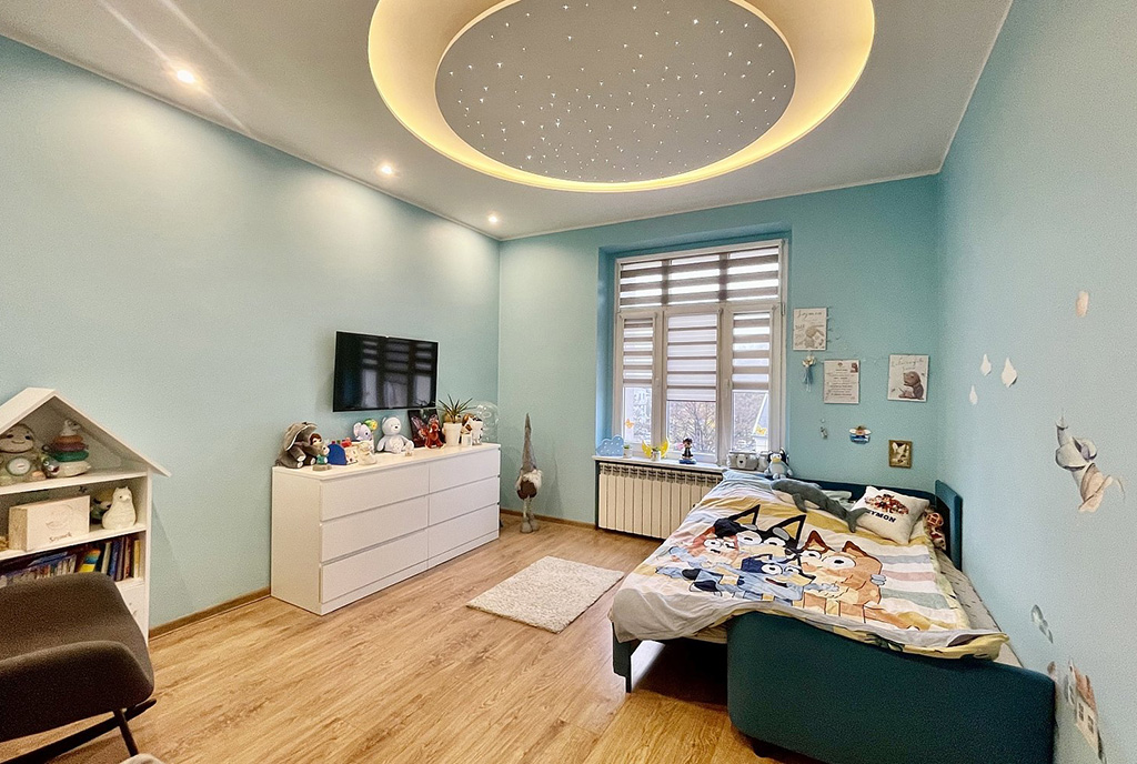 jedne z pokoi w ekskluzywnym apartamencie na sprzedaż Słupsk