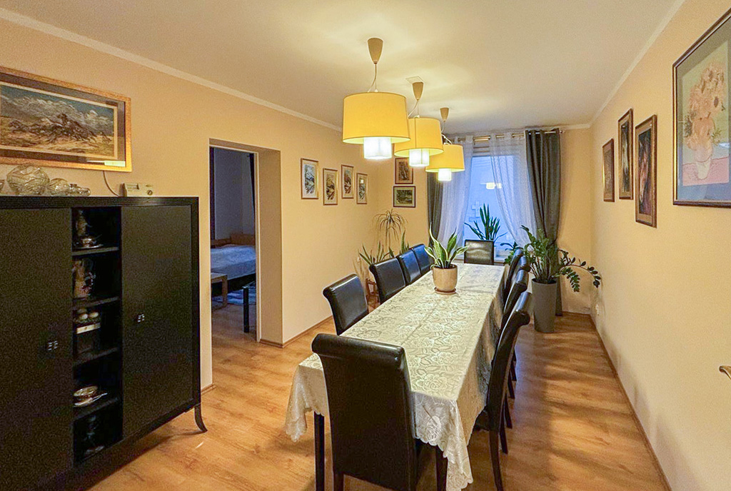 widok na jadalnię w luksusowym apartamencie na sprzedaż Szczecin okolice