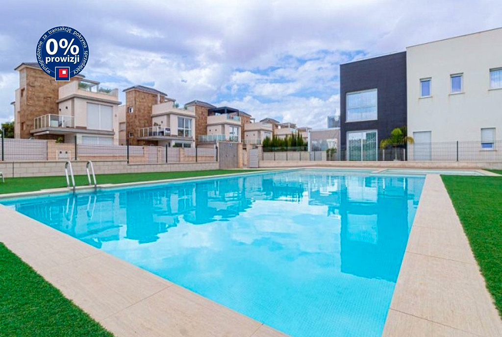 nowoczesny basen tuż obok luksusowego apartamentu do sprzedaży Hiszpania Torrevieja Torretas