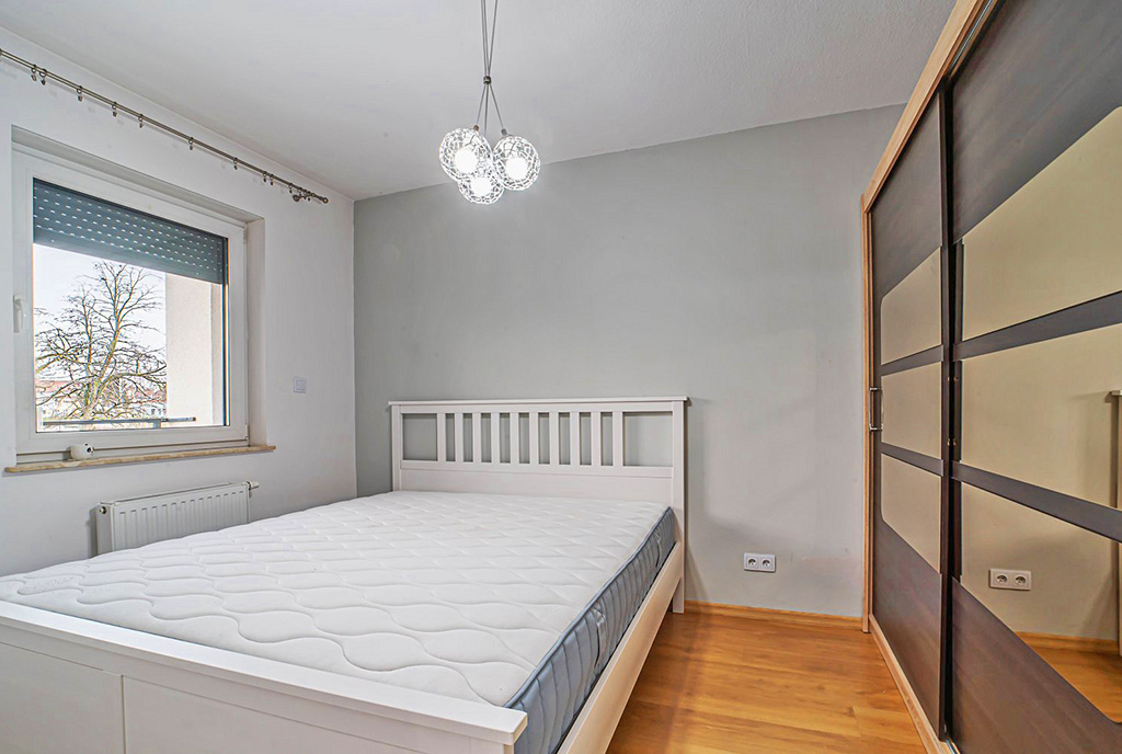 fragment sypialni w ekskluzywnym apartamencie na wynajem Bolesławiec