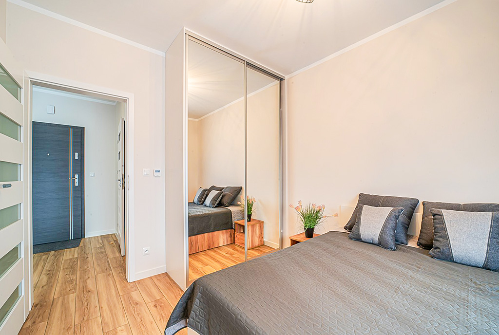 gustownie zaaranżowana sypialnia w ekskluzywnym apartamencie na wynajem Bolesławiec